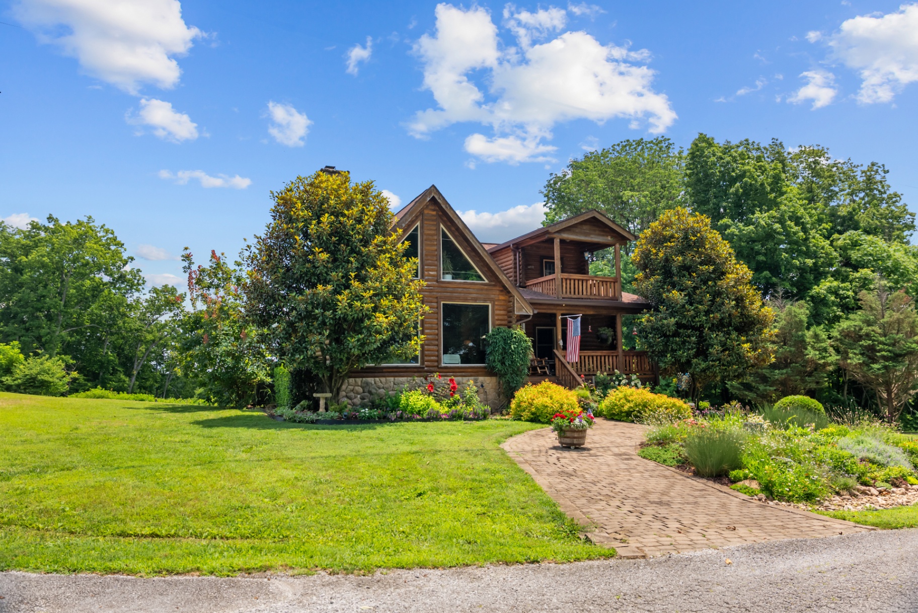 Wooded setting surrounding 480 Seaton Dr